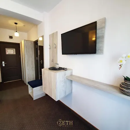 Zeth House 3*